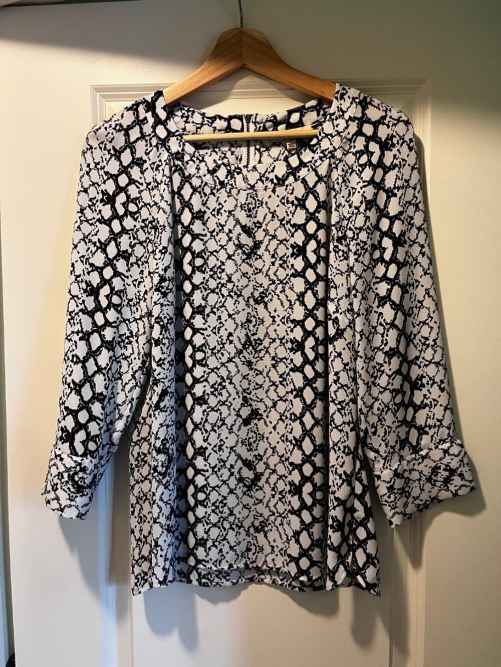 Black & White Print 3/4-Sleeve Blouse - Size S
